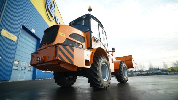 Chargeuse1 chargeuse AMKODOR D-245.43S2