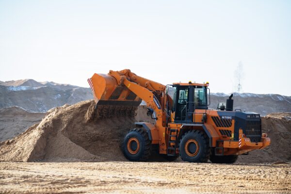 m2 chargeuse sur pneus avec moteur YaMZ-536